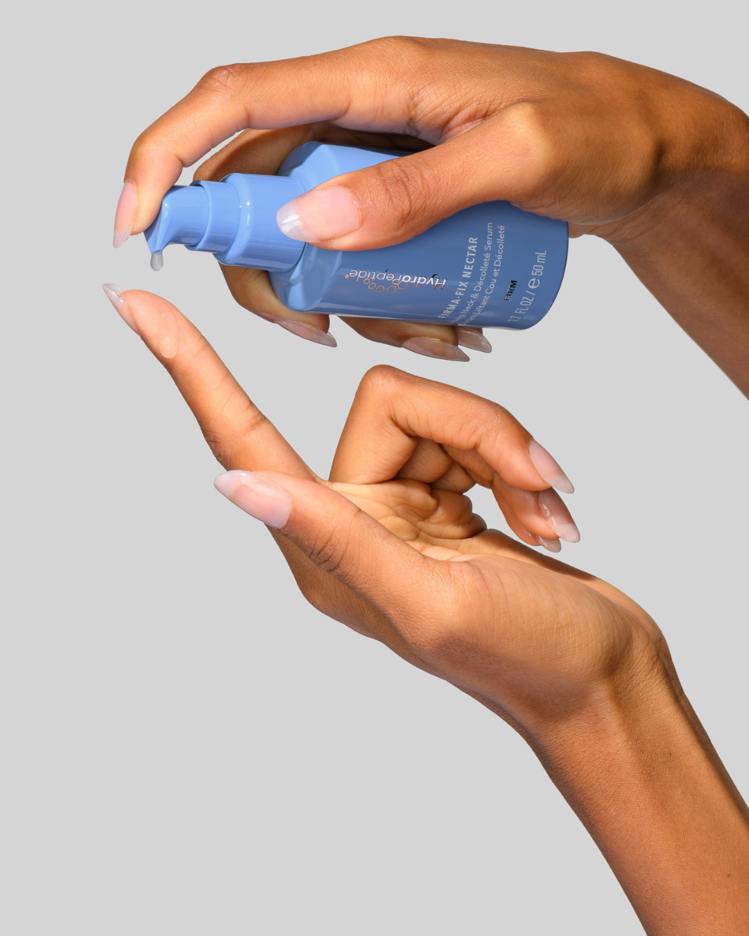 HYDROPEPTIDE FIRM A FIX NECTAR 
Sérum na krk a dekolt. Hydratuje a vypína pokožku vďaka patentovaným liftingovým peptidom.