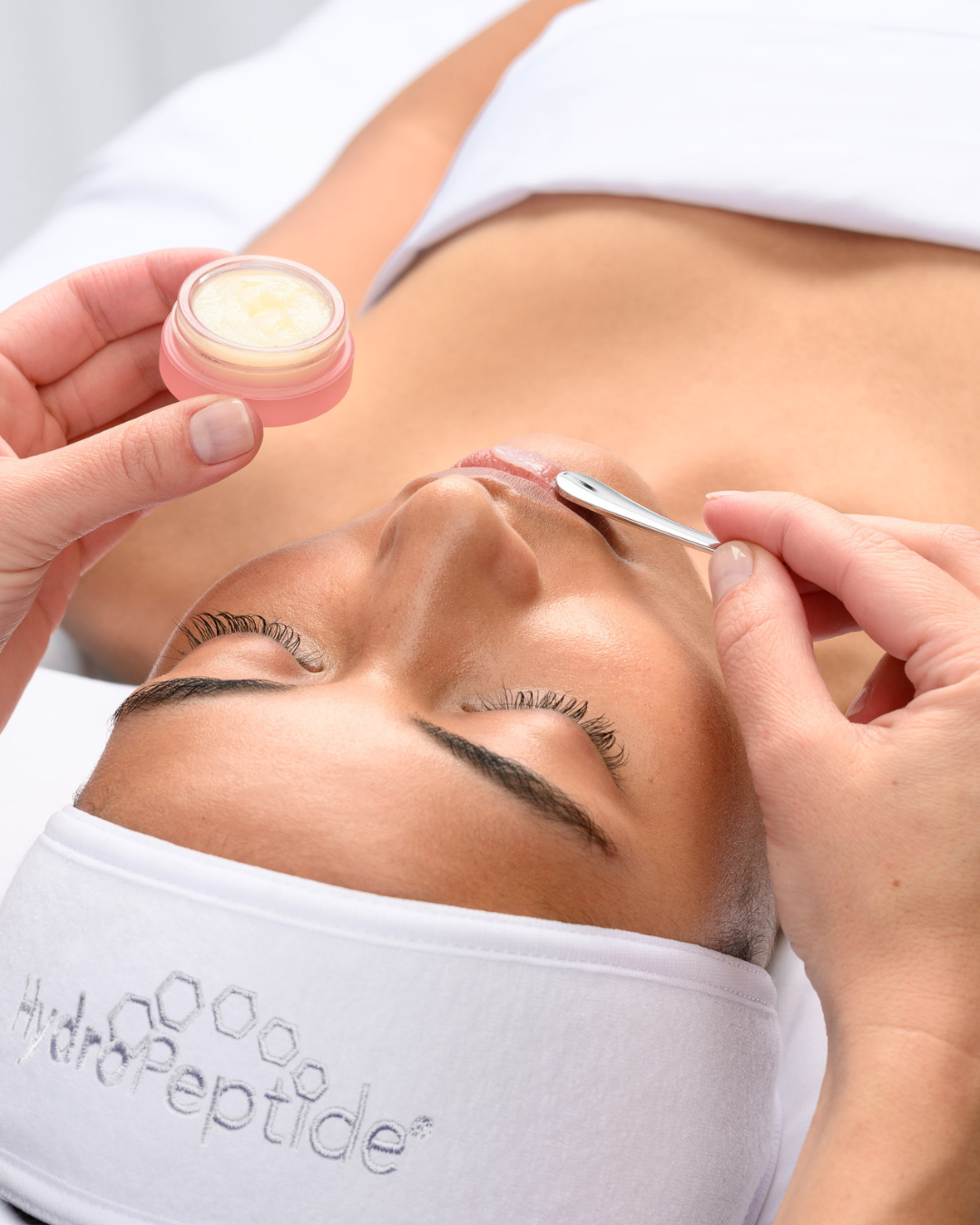 HYDROPEPTIDE LIP LOCK HYDRATOR 
Balzam na pery, ktorý hydratuje a zachováva mladistvý vzhľad pier.