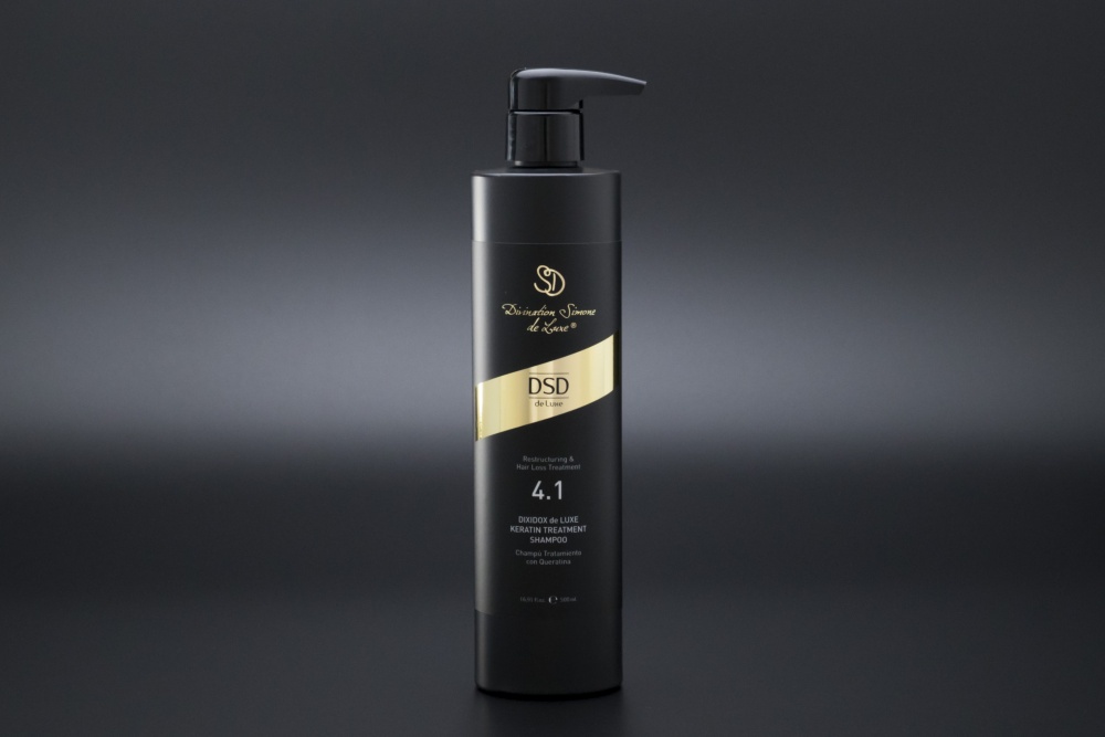 Šampón s keratínom na zničené vlasy. Pre lesk a rast vlasov.<br>4.1L Keratin Treatment Shampoo 500 ml.