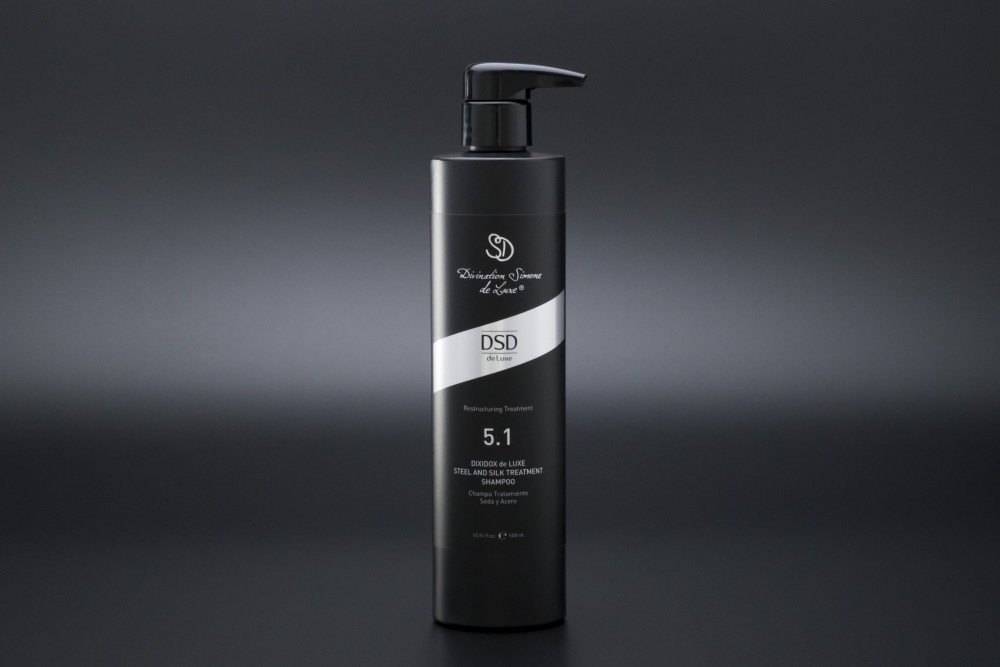 DSD SIMONE DE LUXE STEEL AND SILK SHAMPOO 
5.1L Šampón na jemné a zničené vlasy pre ich posiľnenie. Hydratuje, ale pri tom nezaťažuje vlasy.