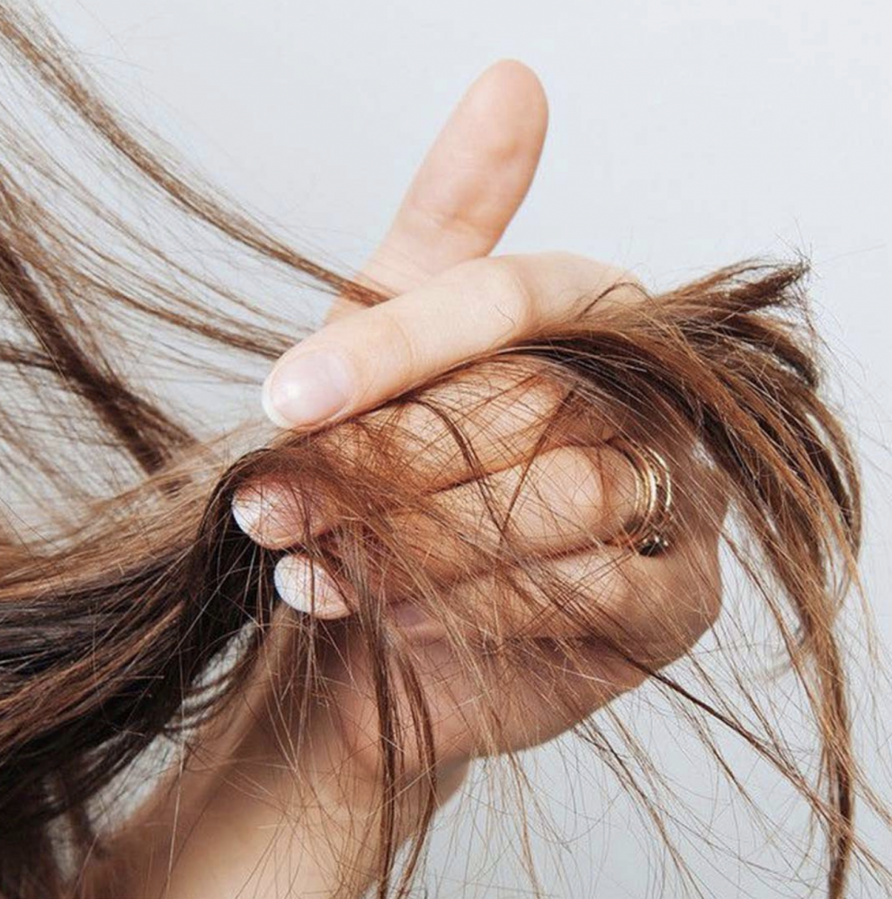 DSD SIMONE DE LUXE STEEL AND SILK MASK 
5.3L Maska na vlasy pre poškodené a jemné vlasy bez objemu. Regeneračná vlasová starostlivosť.