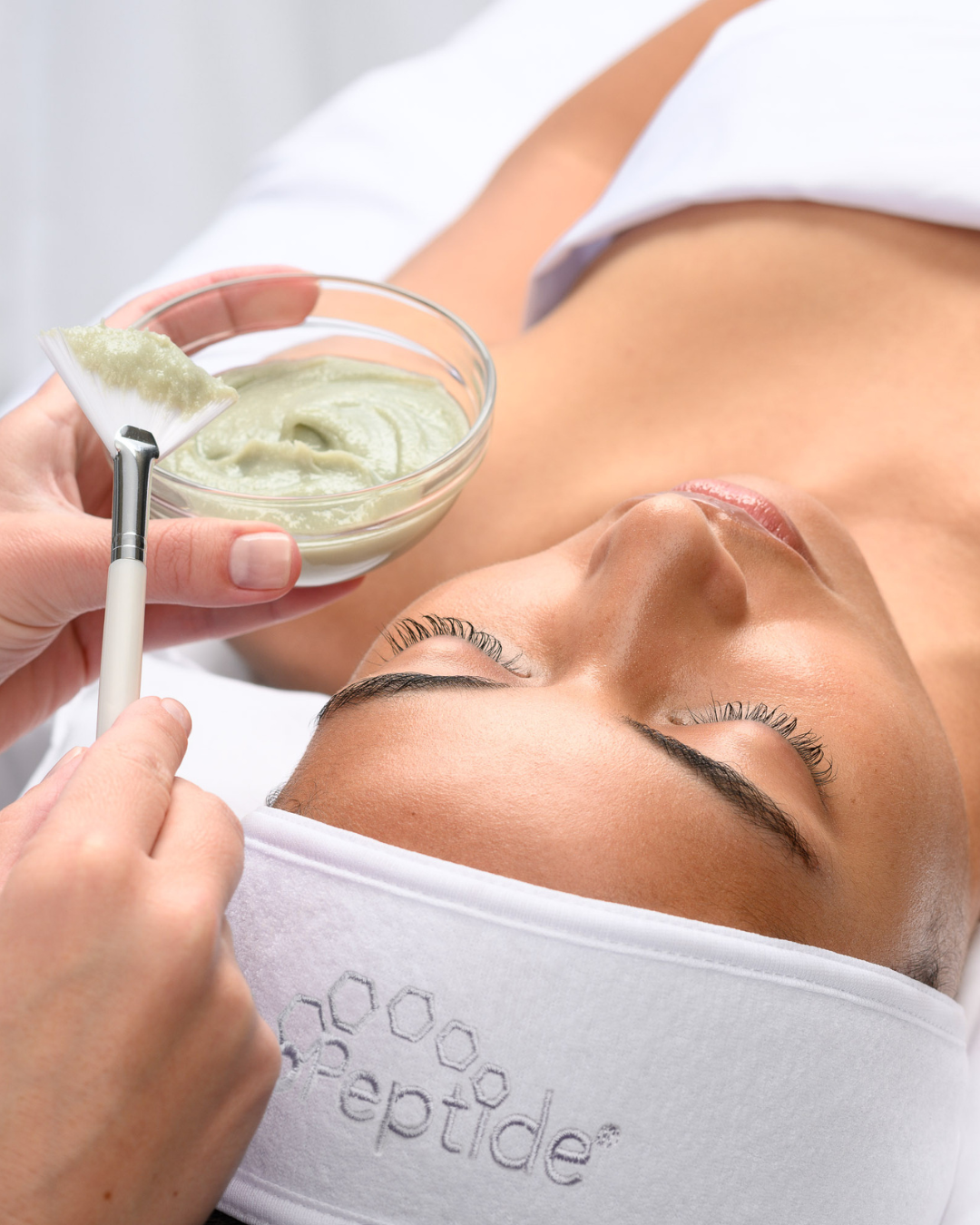 Pleťový peeling Apple Peel 5 ml. <br>Omladzujúci peeling s kmeňovými bunkami jablka. Hydropeptide