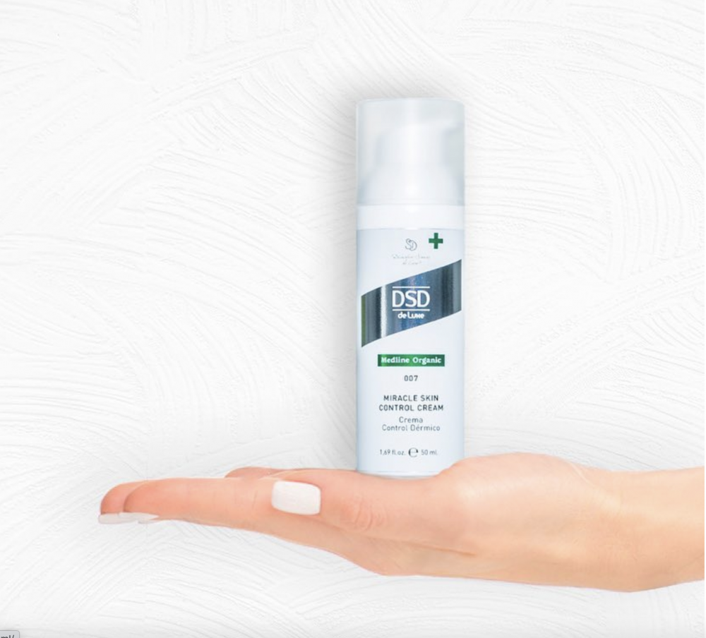Zvlhčujúci a upokojujúci krém pre šupinatú pokožku hlavy. Proti svrbeniu a suchej pokožky hlavy.<br>007 Miracle Skin Control Cream<br>EXP 06/25 Zľava 20%