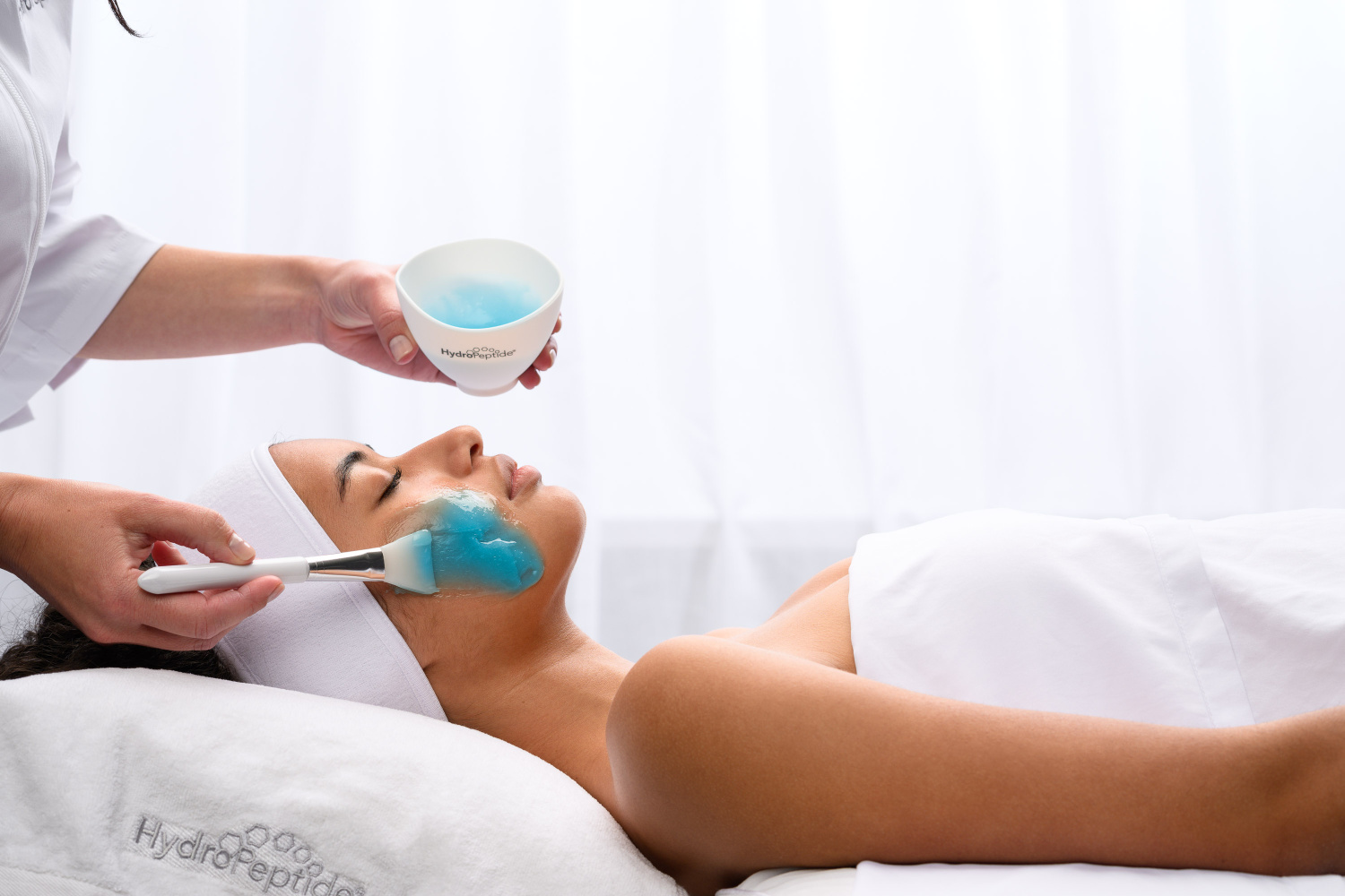 HYDROPEPTIDE BRIGHTEN & GLOW JELLY MASK 
Dvojstupňová hydrogelová rozjasňujúca a anti age maska