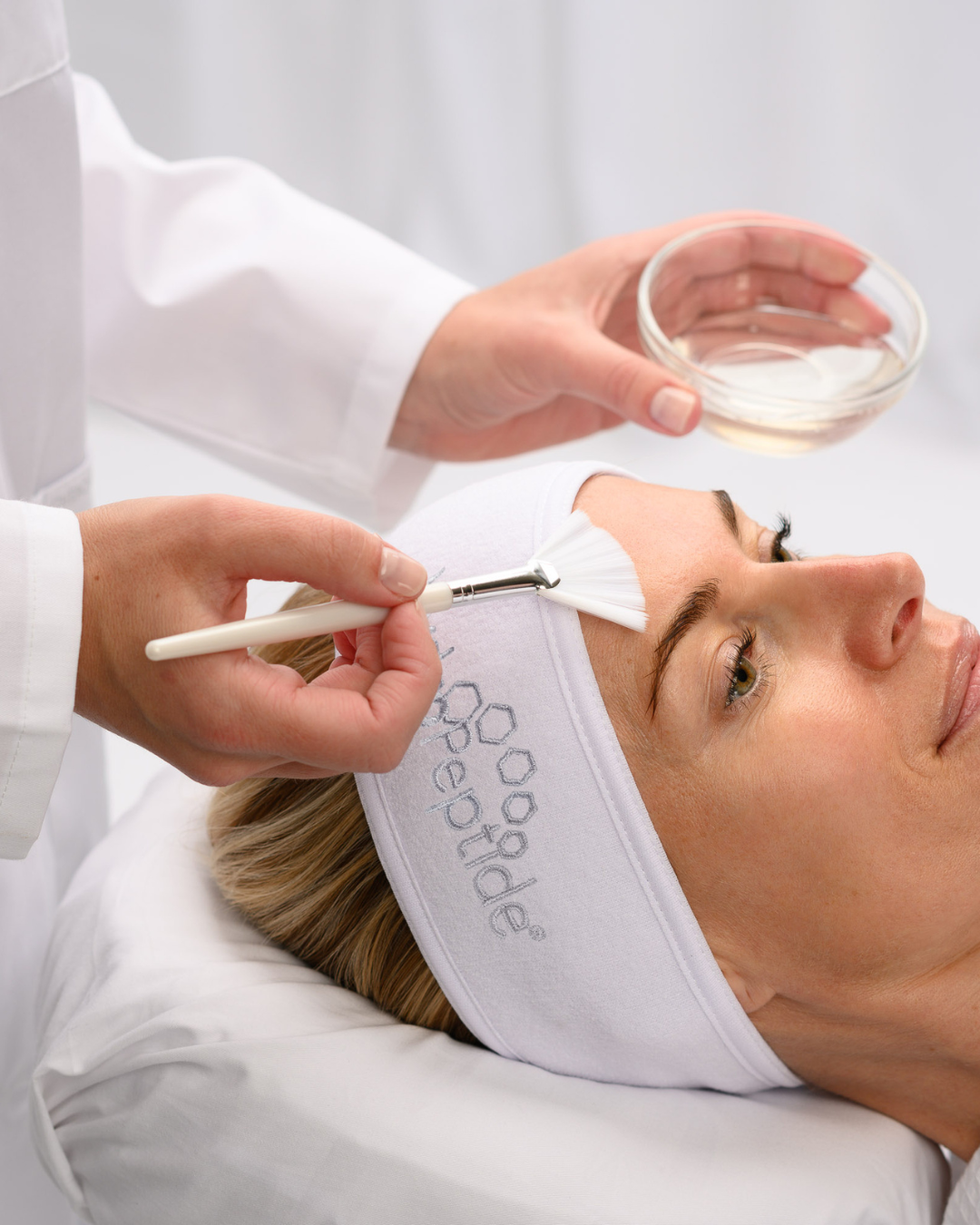 HYDROPEPTIDE MIRACLE MASK 
Pleťová maska vhodná na mastnú a zmiešanú pleť.