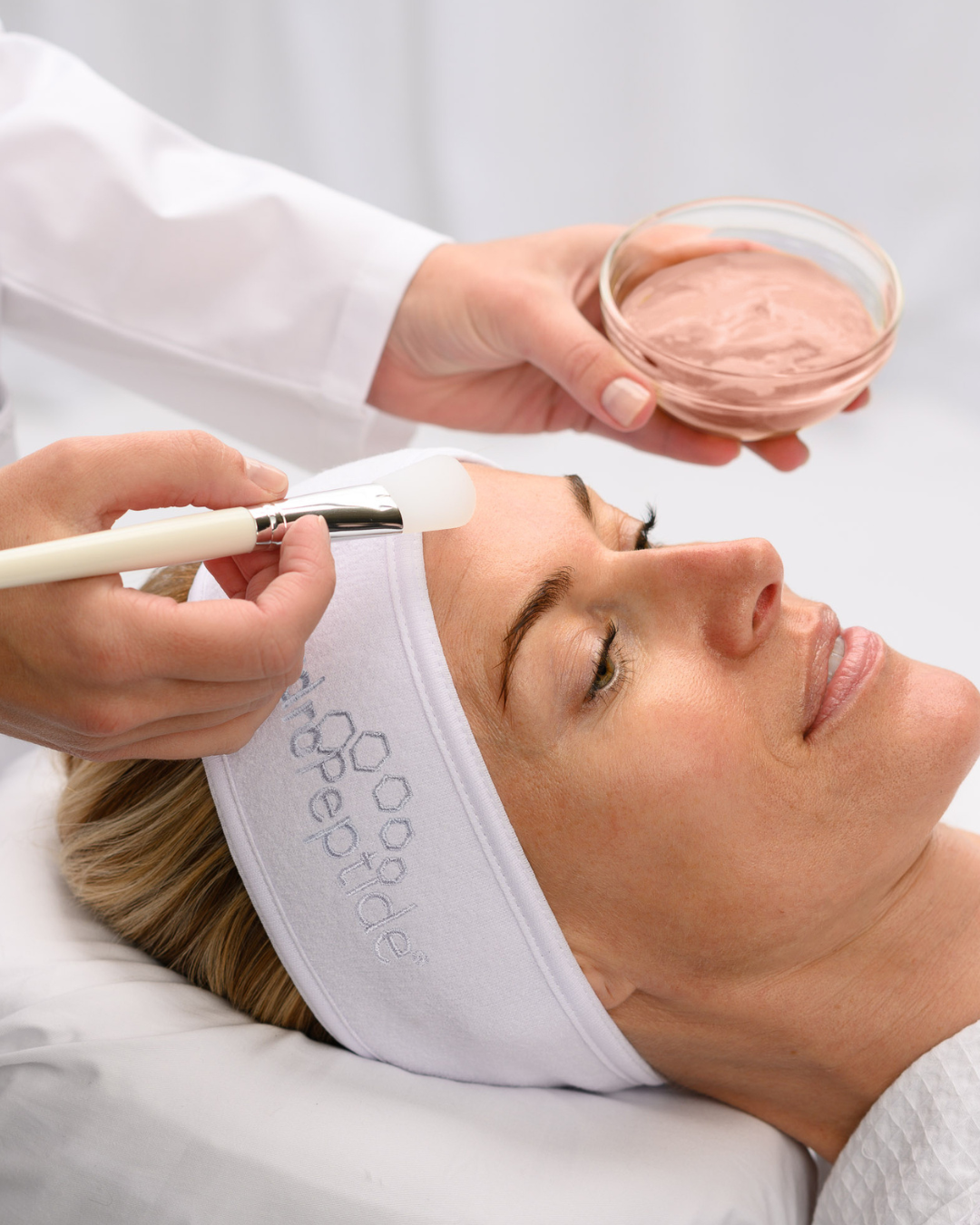 HYDROPEPTIDE BALANCING MASK  
Pleťová maska na zmiešanú a mastnú pleť s účinnosťou na bunkovej úrovni DNA