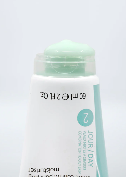 SOSKIN SHINE-CONTROL PURIFYING MOISTURISER PROFESSIONAL 
Ľahký hydratačný krém na redukciu prebytočného mazu a lesku <br> 250 ml.