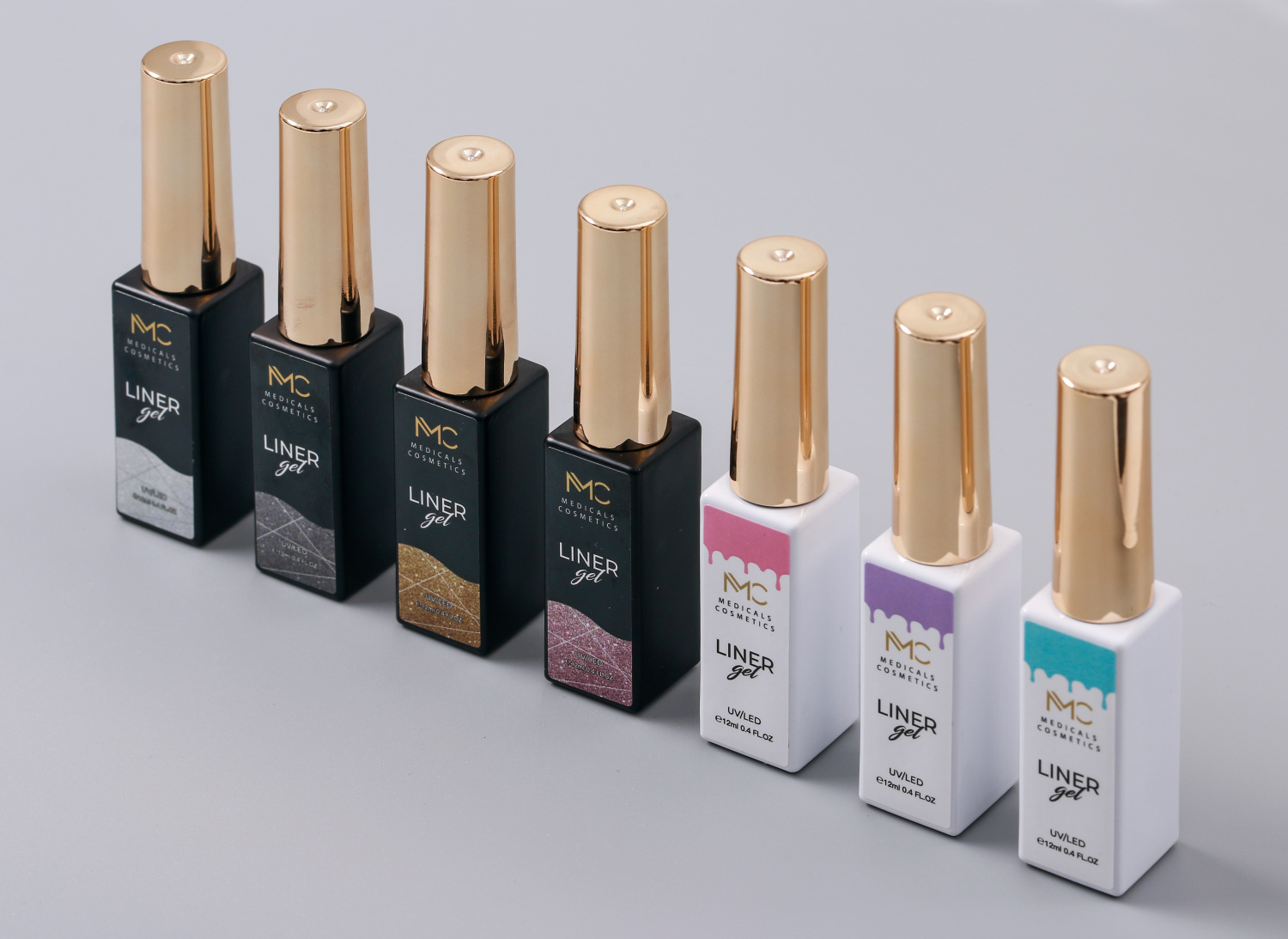 REFLECTIVE LINER GEL 02 - PROFESSIONAL MEDICALS COSMETICS - GOLD 
UV/LED gél na zdobenie nechtov s ultra jemnými reflexnými trblietkami v odtieni zlatej