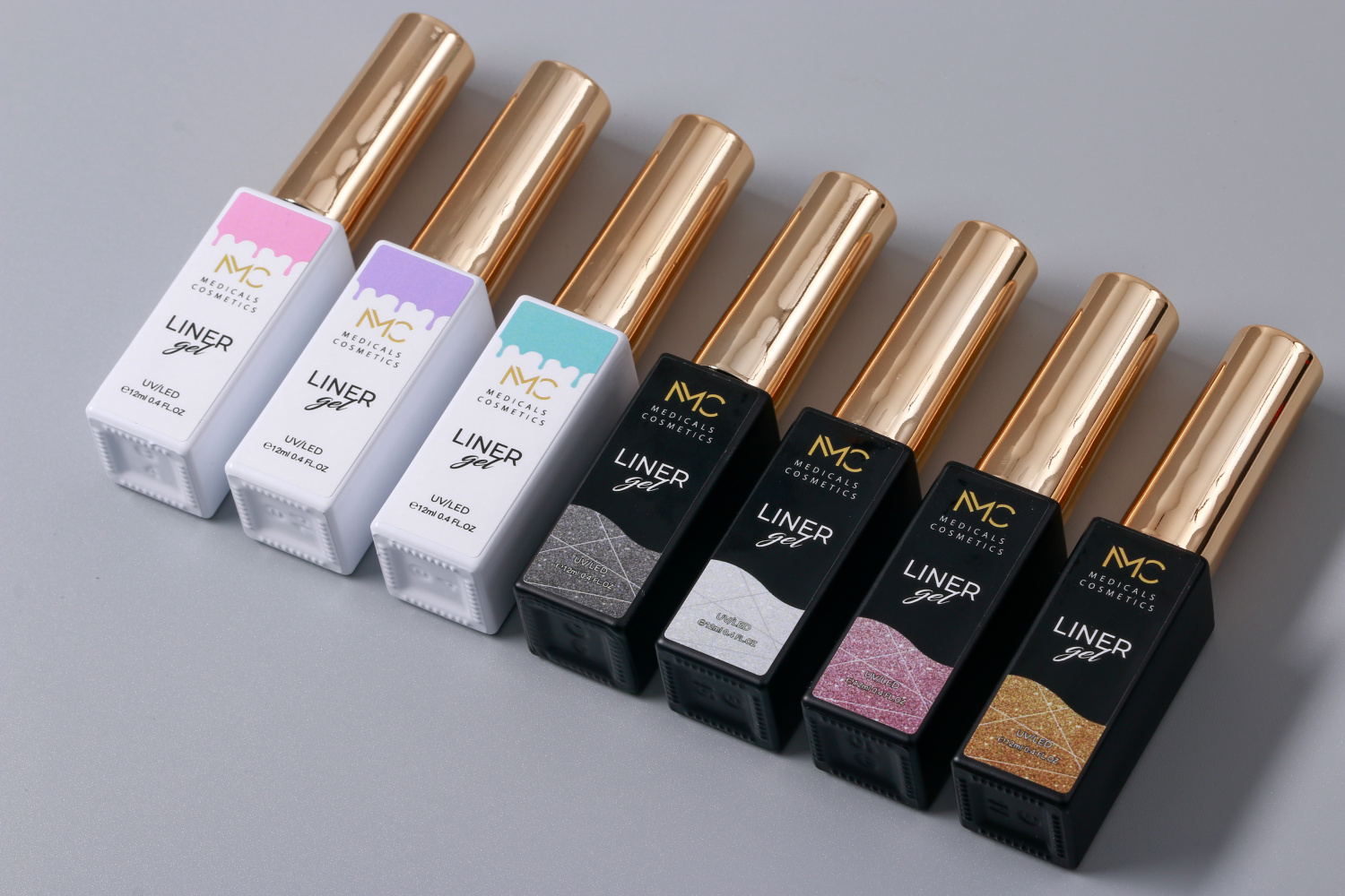 REFLECTIVE LINER GEL 02 - PROFESSIONAL MEDICALS COSMETICS - GOLD 
UV/LED gél na zdobenie nechtov s ultra jemnými reflexnými trblietkami v odtieni zlatej