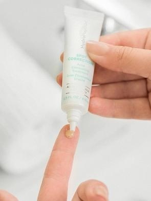 Profesionalny krém na akné Spot Corection 15 ml.<br>Odstraňuje akné, bráni vzniku pigmentácii a fľakov po akné