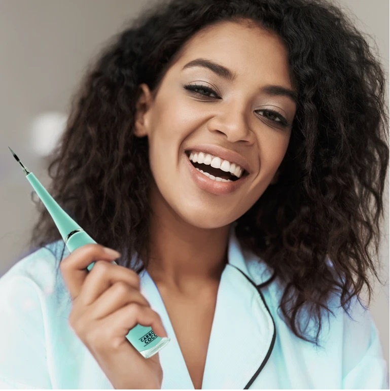 Ultrazvukový čistič zubov a<br>odstranovač zubného povlaku