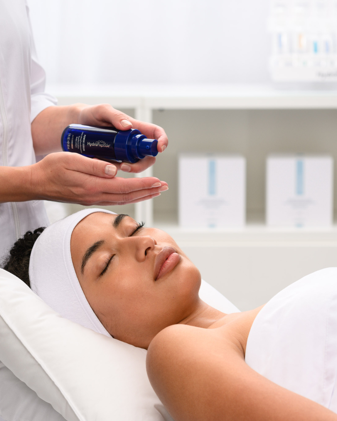 HYDROPEPTIDE POWER SERUM 
Pleťové sérum na vrásky s vyhladzujúcim peptidom ELLAGI-C™, PHYTOSAN, Syn Ake, kyselinou hyalúronovou a 13 peptidmi. Lifting, hydratácia, obnova a ochrana pleti.