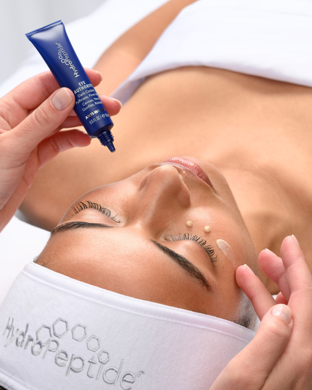 HYDROPEPTIDE EYE AUTHORITY 
Liftingový očný anti-age krém na vrásky, tmavé kruhy a opuchy.