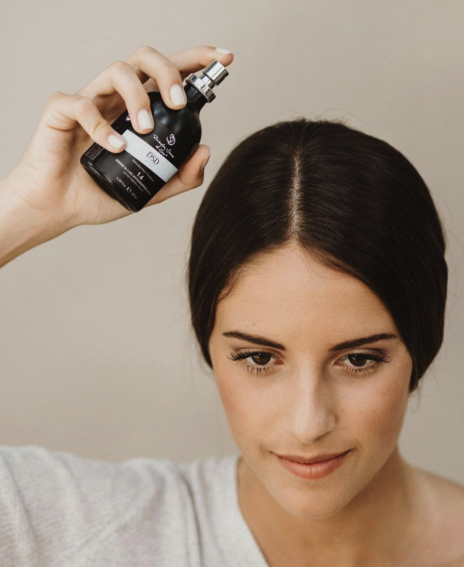 DSD SIMONE DE LUXE ANTISEBORRHEIC LOTION 
1.4 Vlasové hnojivo pri seborei a lupinách. Seboroická dermatitída vo vlasoch.