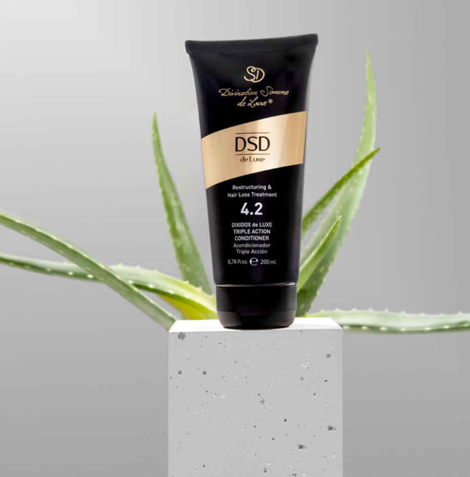 DSD DE LUXE TRIPLE ACTION CONDITIONER 
4.2 Kondicionér na vlasy s trojitým účinkom. Vhodný pre poškodené a lámavé vlasy.