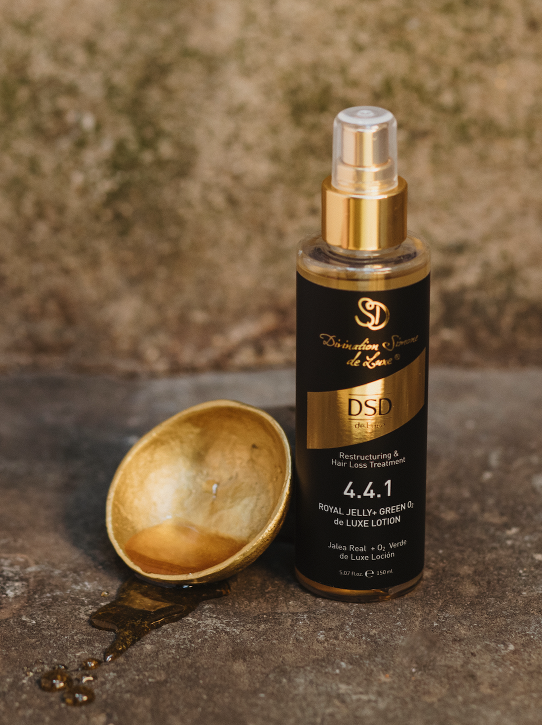 DSD SIMONE DE LUXE ROYAL JELLY + GREEN O2 LOTION 
4.4.1 Posilňujúci sprej Kráľovské želé pre krásne vlasy. Dodáva vlasom lesk, pevnosť a objem.