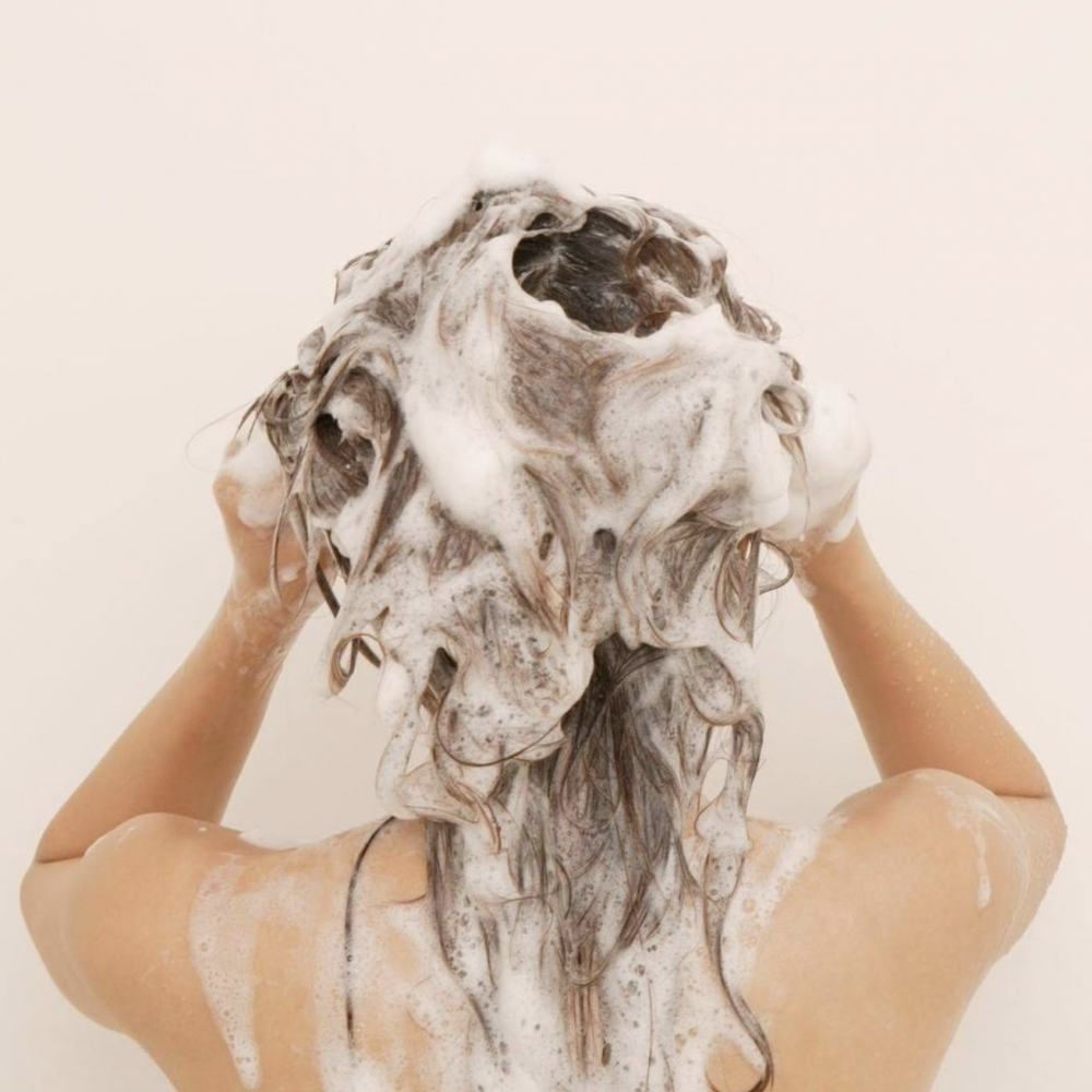 DSD SIMONE DE LUXE STEEL AND SILK SHAMPOO 
5.1 Šampón na jemné a zničené vlasy pre ich posiľnenie. Hydratuje, ale pri tom nezaťažuje vlasy.